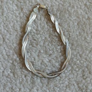 925 sterling silver bracelet lies flat